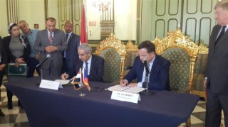 Egyptian and Czech Ministers of Trade signing the Closure Report of the Joint Economic Committee