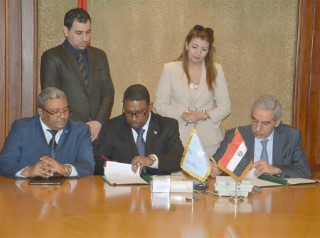 Egypt and Somalia are signing a Memorandum of Understanding to Support and Promote the Economic Relations between the Two Countries (19-4-2016)