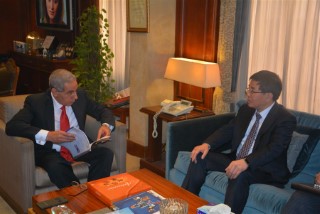 The Minister meets the South Korean ambassador in Cairo(15-2-2016)