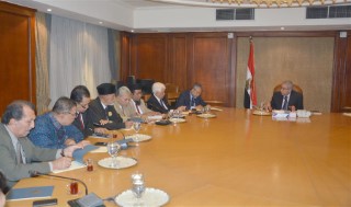 The Minister with a Malaysian Delegation of National Chamber of Commerce and Industry Discussing Establishing a Malaysian Free Zone in Egypt(29-2-2016)