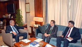 The Minister with the Iraqi Ambassador in Cairo (30-1-2016)