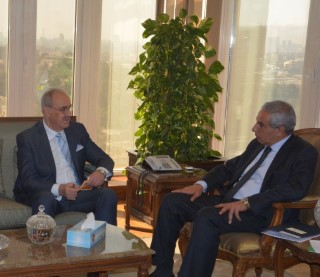 Minister of trade and industry discusses economic cooperation with Iraq's ambassador 8-2-2017